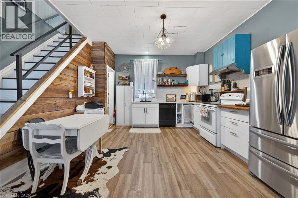 18 King Street Unit# A&B, Cayuga, ON - Indoor Photo Showing Kitchen