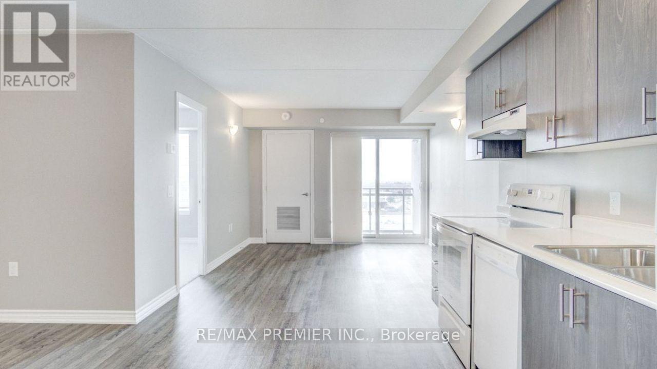 905 - 716 Main Street E, Milton, ON - Indoor Photo Showing Kitchen With Double Sink