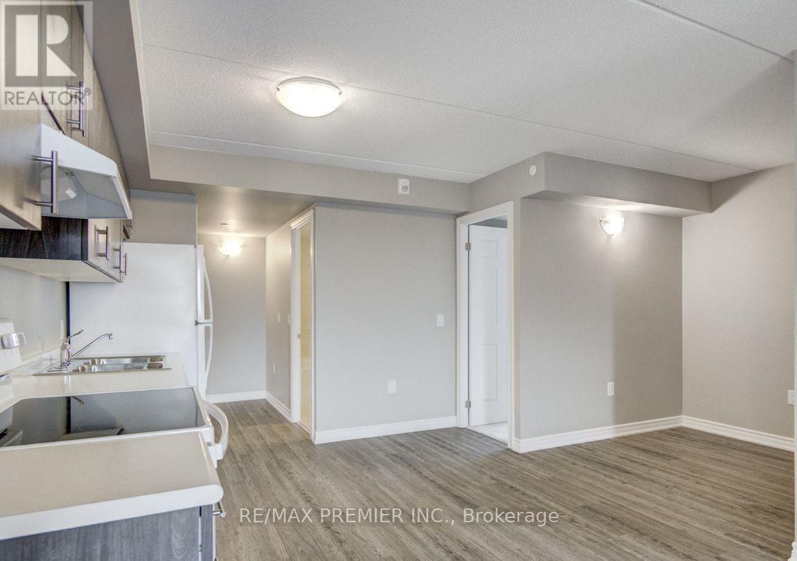 905 - 716 Main Street E, Milton, ON - Indoor Photo Showing Kitchen