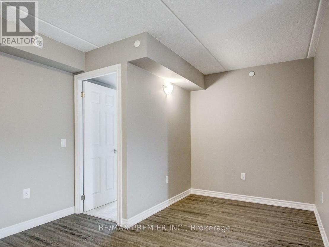 905 - 716 Main Street E, Milton, ON - Indoor Photo Showing Other Room