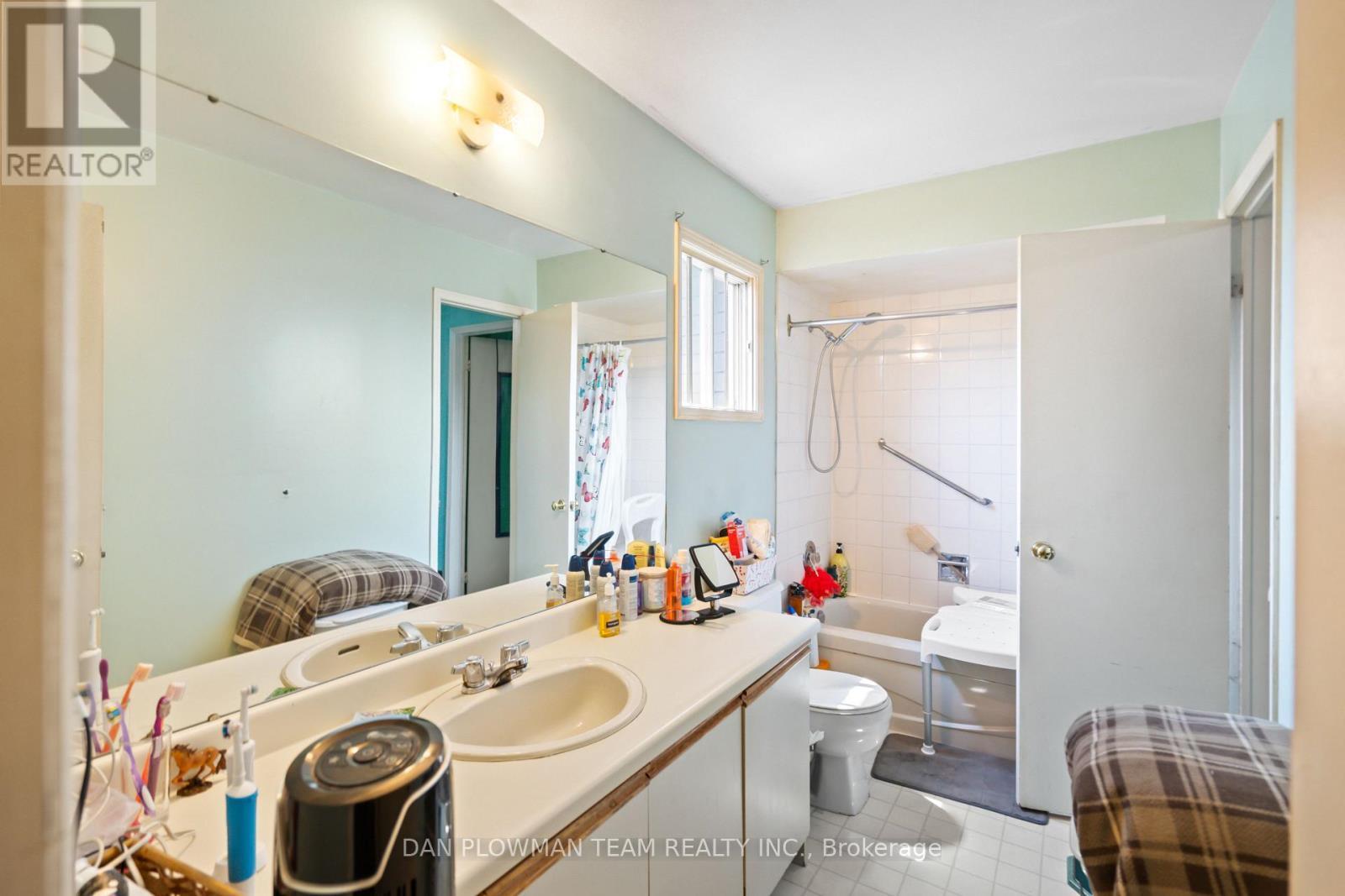 84 Long Drive, Whitby, ON - Indoor Photo Showing Bathroom