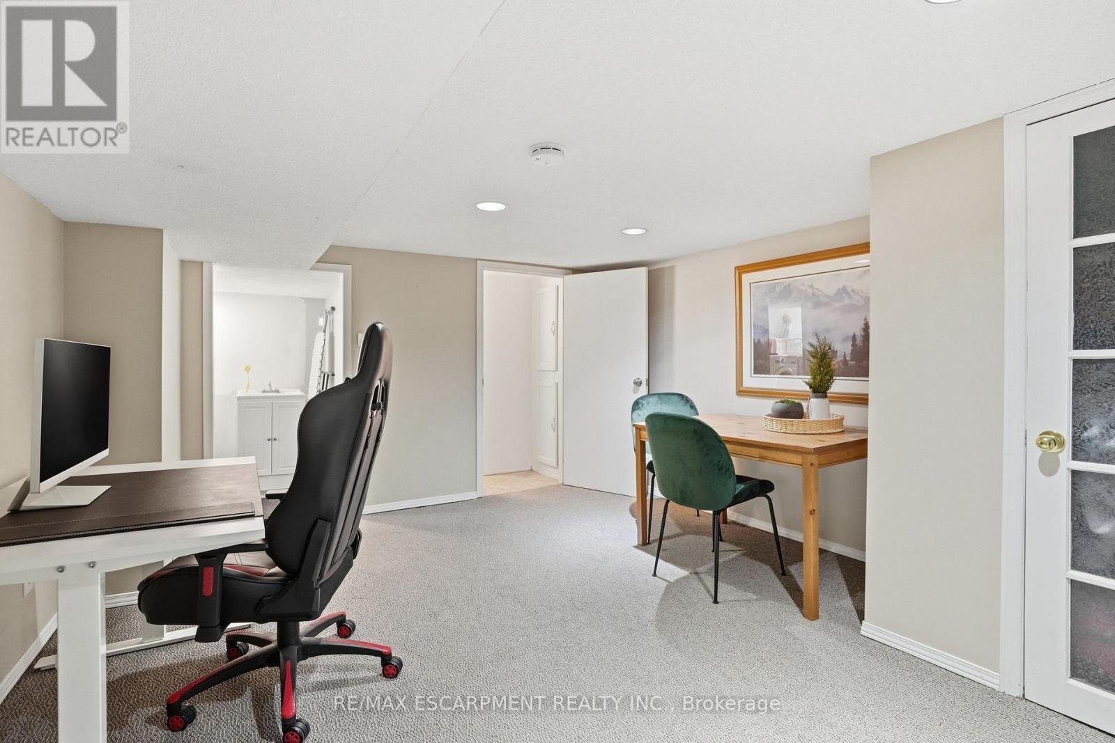 146 Park Row S, Hamilton, ON - Indoor Photo Showing Office