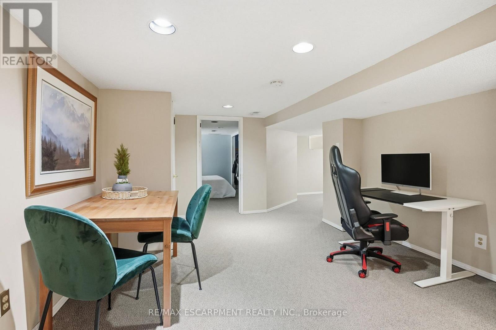 146 Park Row S, Hamilton, ON - Indoor Photo Showing Office