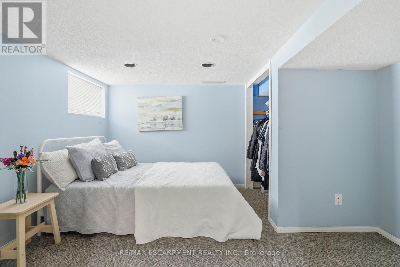 146 Park Row S, Hamilton, ON - Indoor Photo Showing Bedroom