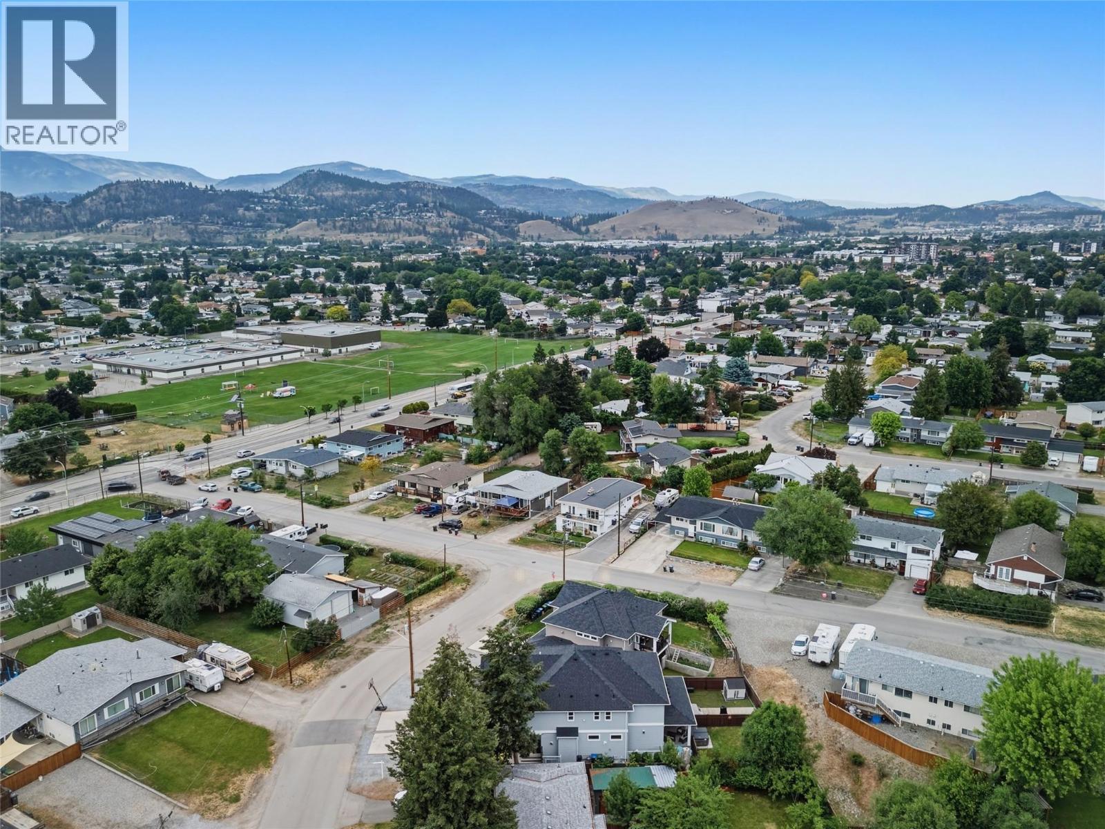 827 Juniper - Centrally Located to Everything - 827 Juniper Road, Kelowna, BC - Outdoor With View