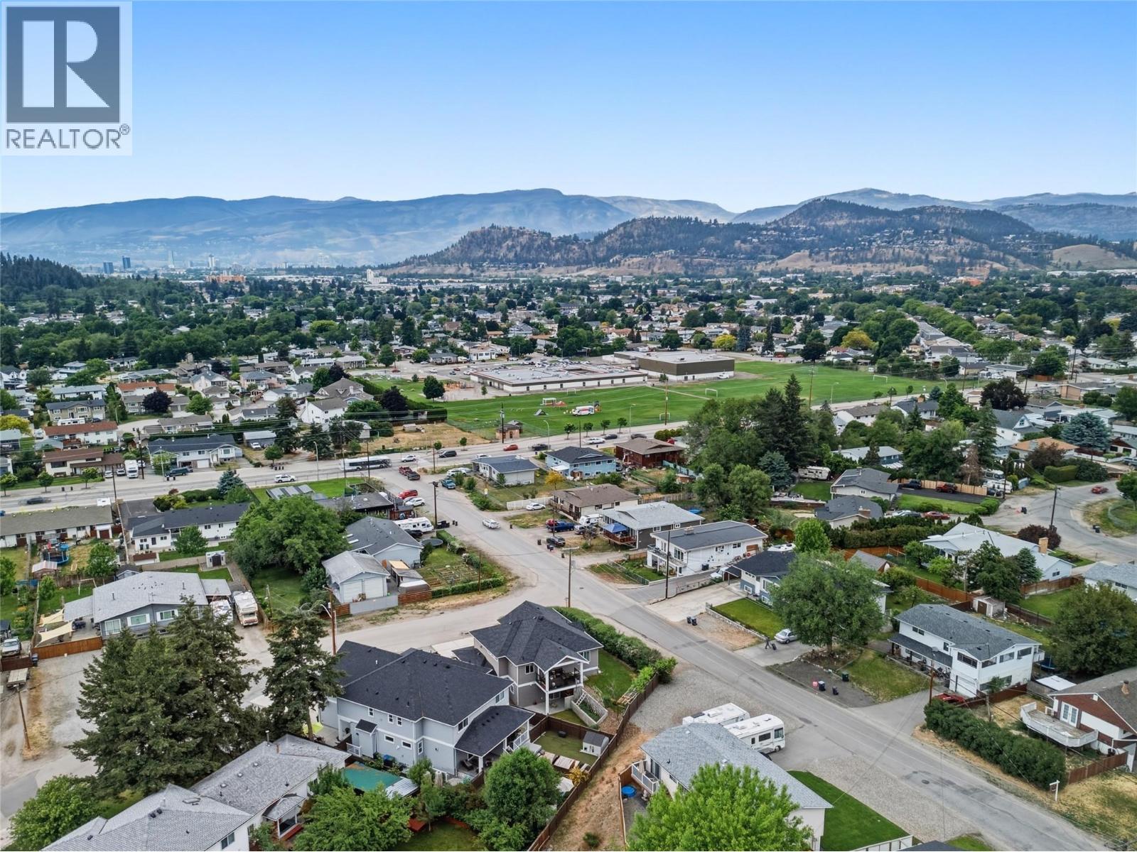 827 Juniper - Close to Schools, Shopping and Services - 827 Juniper Road, Kelowna, BC - Outdoor With View