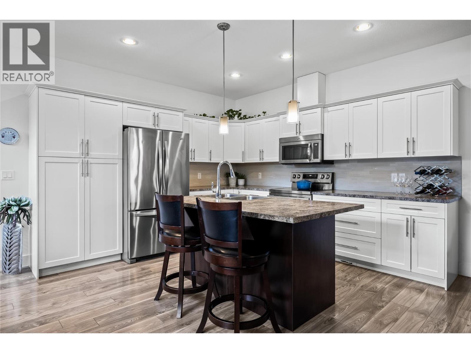 Contemporary White Kitchen - 827 Juniper Road, Kelowna, BC - Indoor Photo Showing Kitchen With Double Sink With Upgraded Kitchen