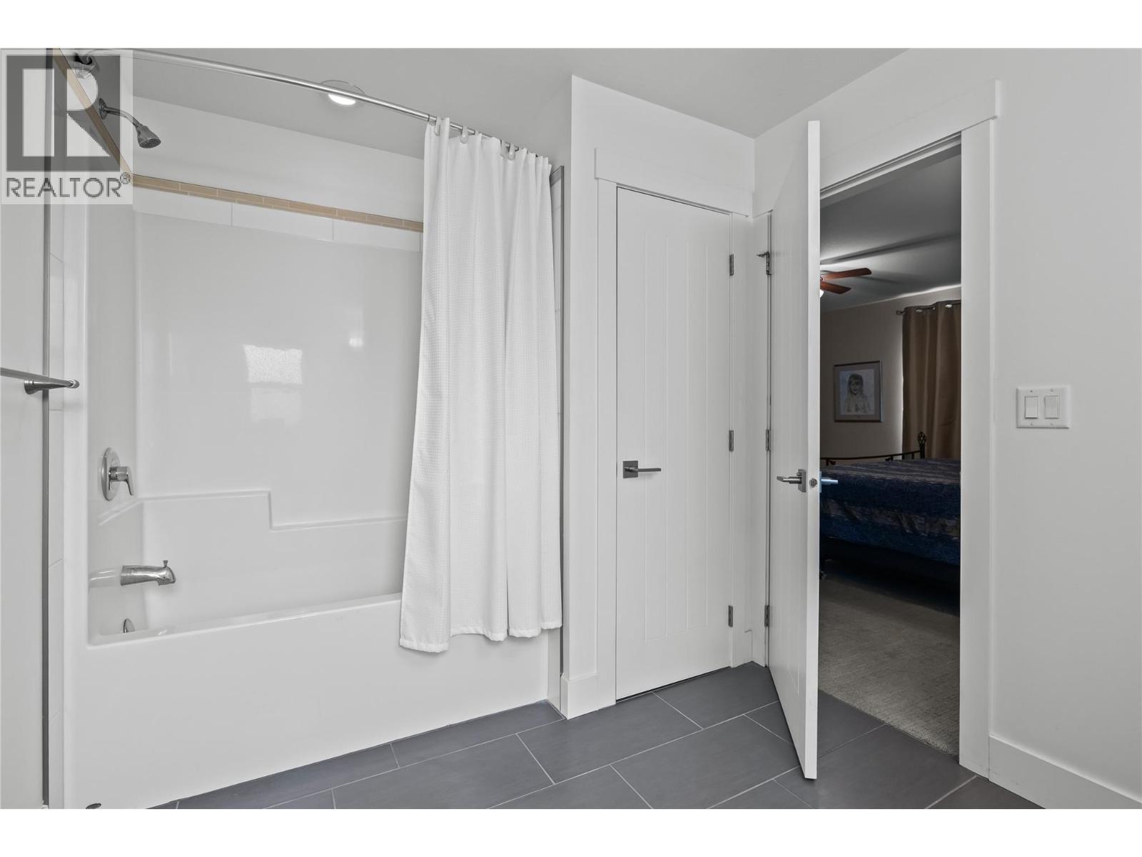 Ensuite - Deep Storage Closet for Linens, etc - 827 Juniper Road, Kelowna, BC - Indoor