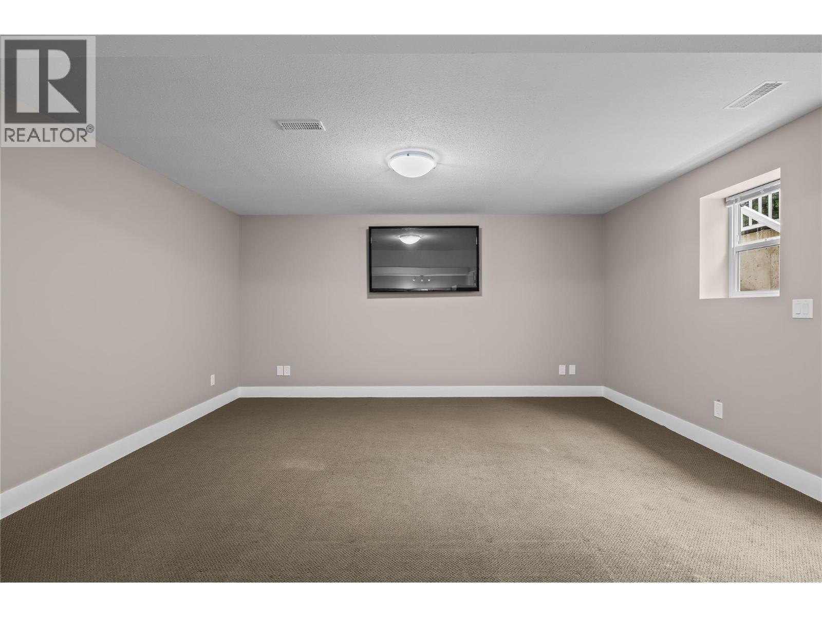 Great Room Entertaining Space - 827 Juniper Road, Kelowna, BC - Indoor Photo Showing Other Room