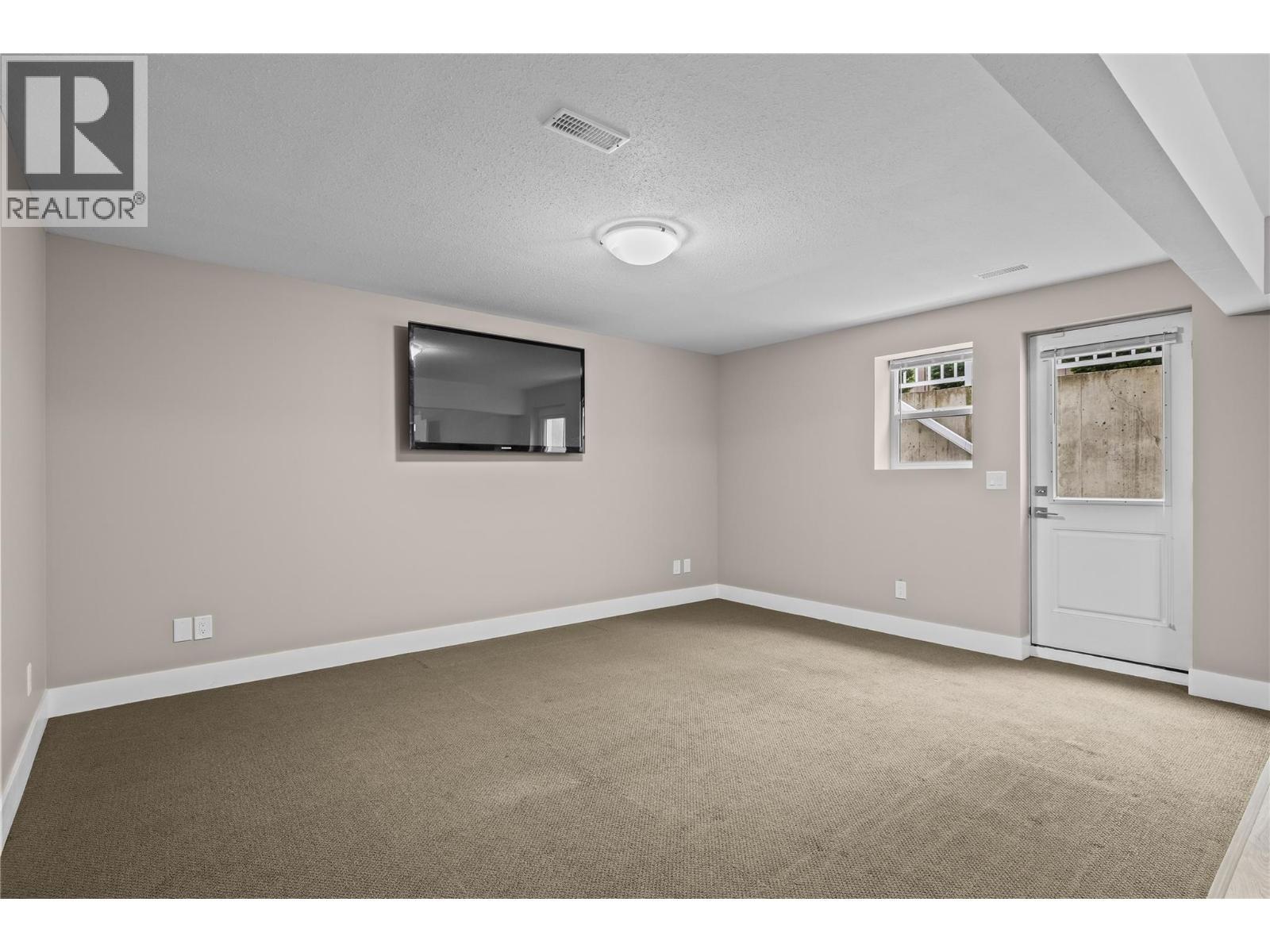 Great Room Entertaining Space with Private Entrance - 827 Juniper Road, Kelowna, BC - Indoor Photo Showing Other Room