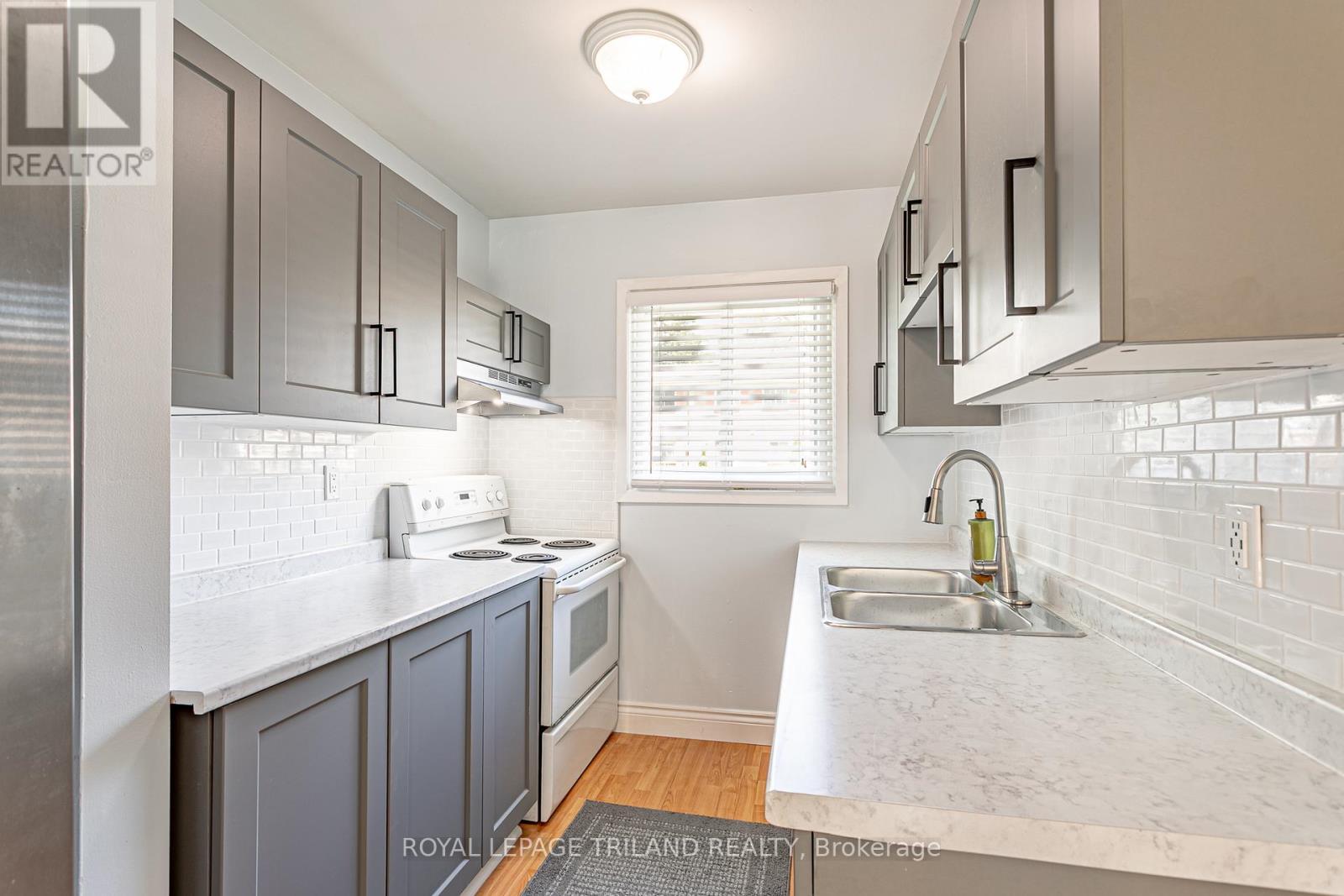 140 - 166 Southdale Road W, London South (South O), ON
