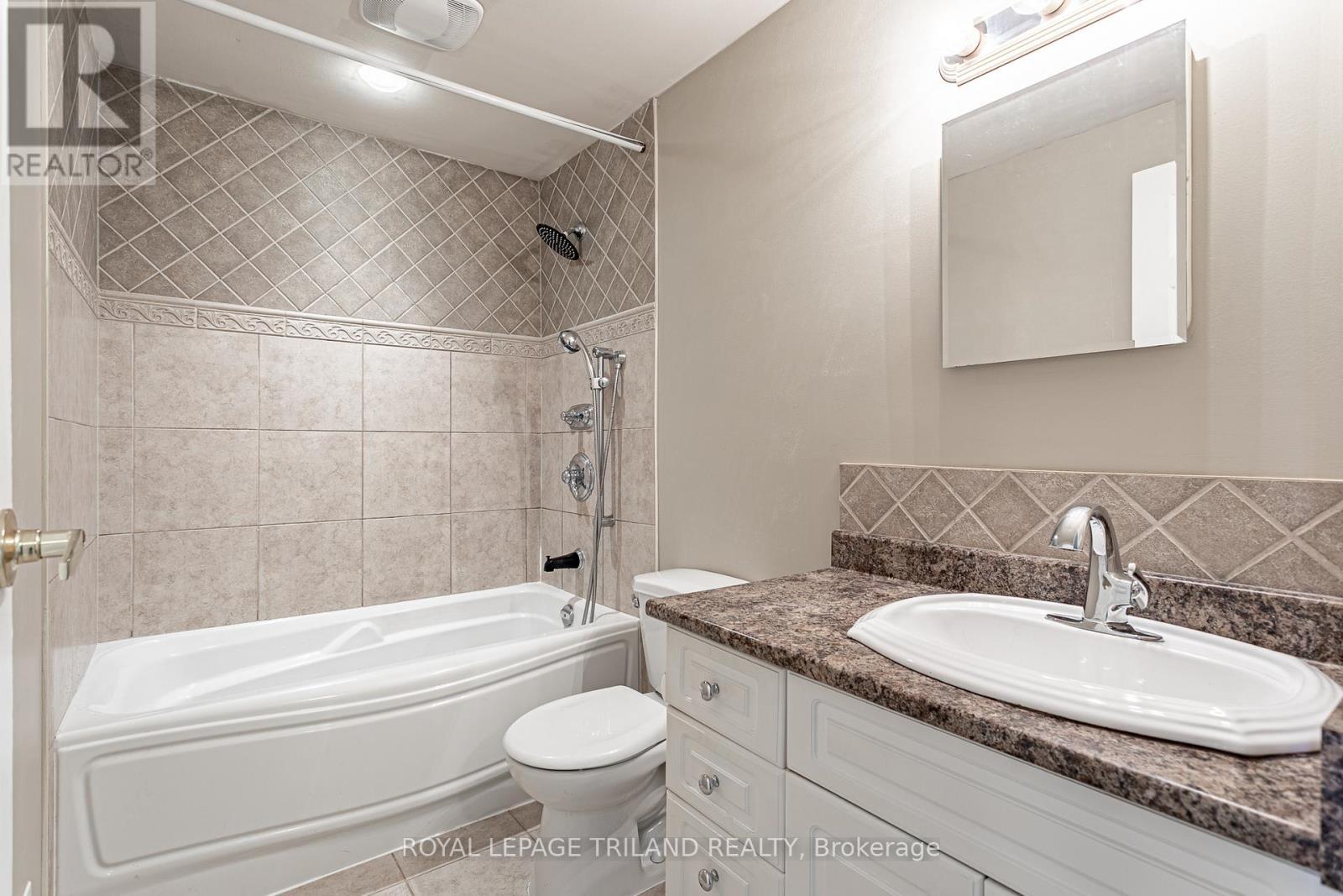 140 - 166 Southdale Road W, London South (South O), ON