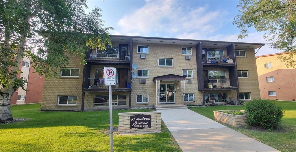 12 5 Queens Crescent, Brandon, MB - Outdoor With Balcony With Facade