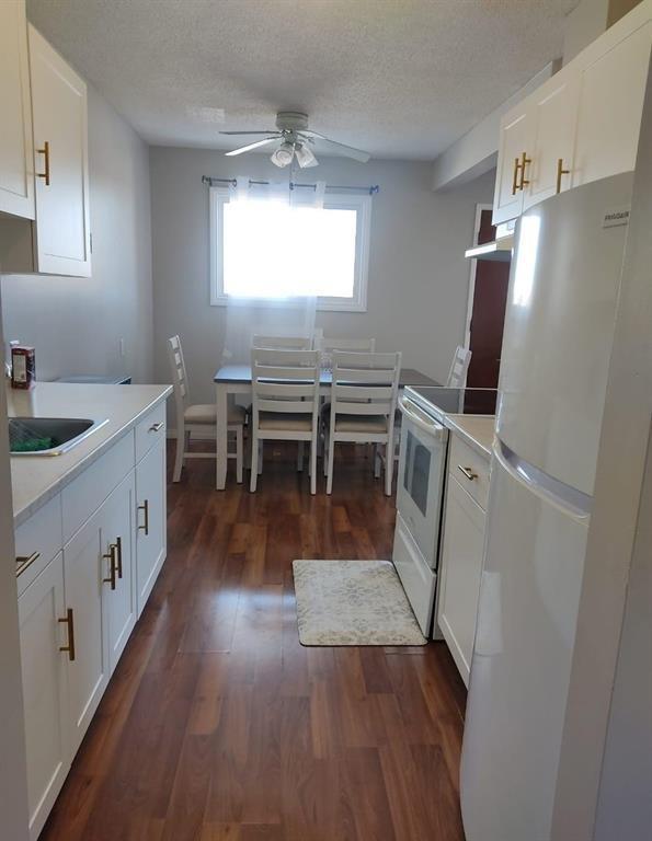 12 5 Queens Crescent, Brandon, MB - Indoor Photo Showing Kitchen