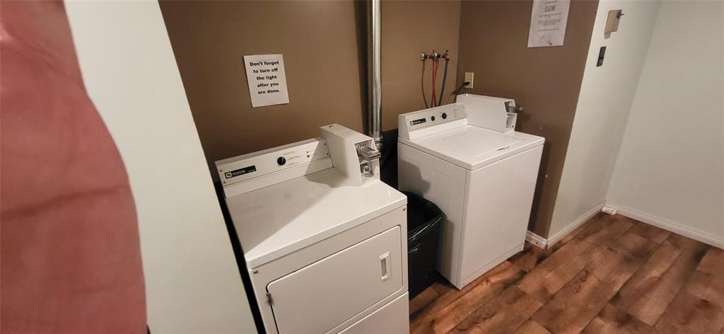 12 5 Queens Crescent, Brandon, MB - Indoor Photo Showing Laundry Room