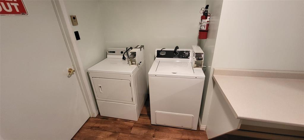 12 5 Queens Crescent, Brandon, MB - Indoor Photo Showing Laundry Room