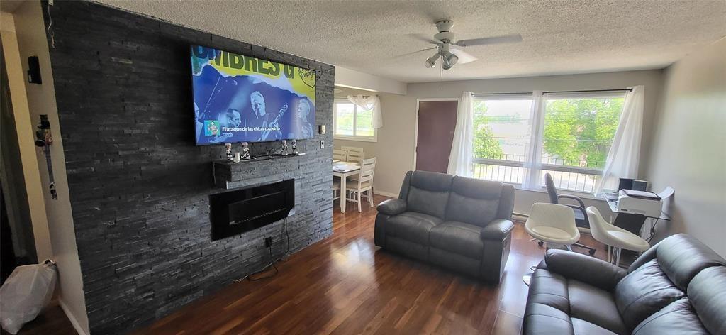 12 5 Queens Crescent, Brandon, MB - Indoor Photo Showing Living Room With Fireplace