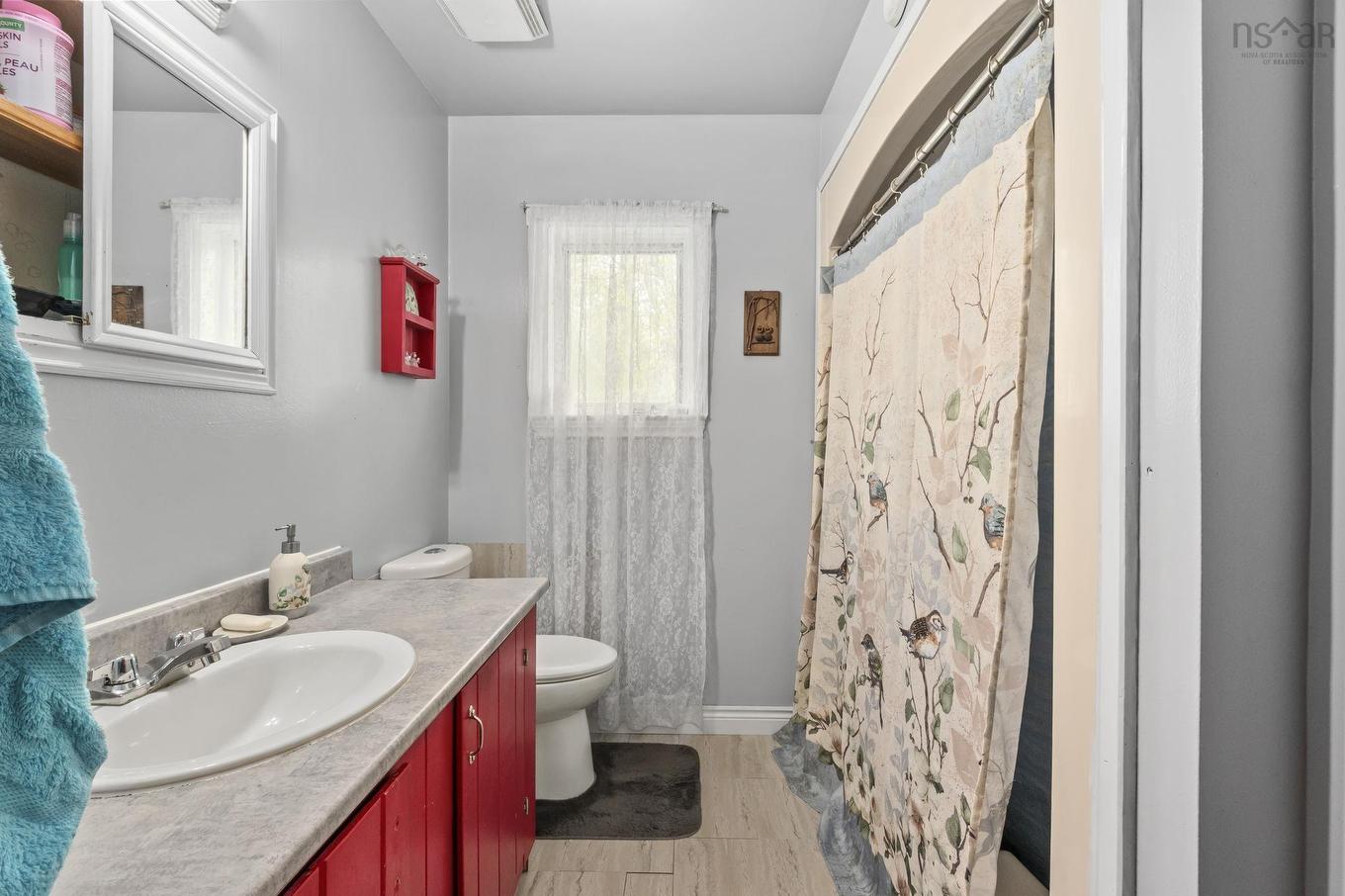 1335 Highway 2, Lantz, NS