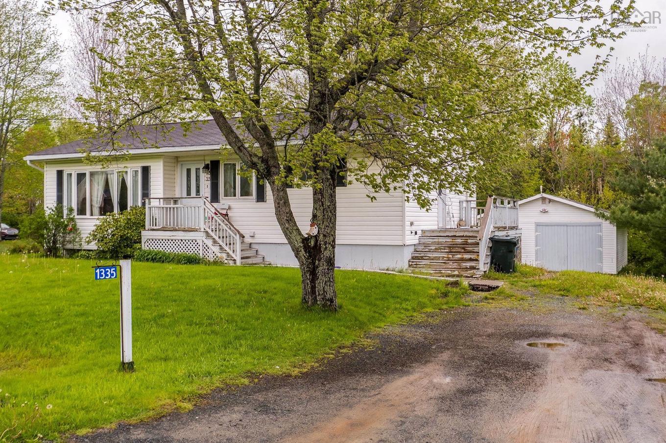 1335 Highway 2, Lantz, NS