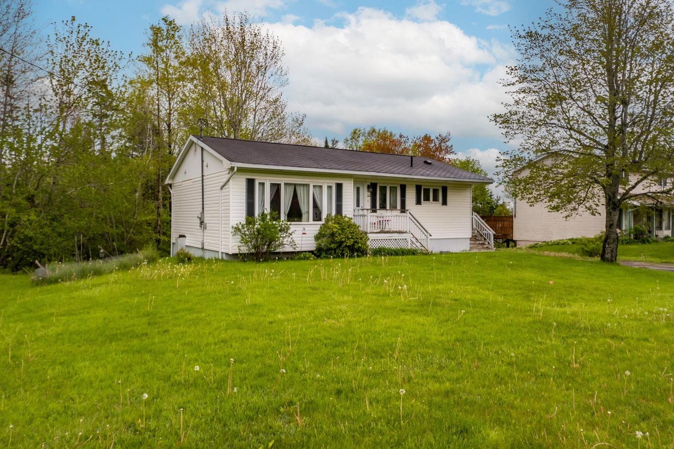 1335 Highway 2, Lantz, NS