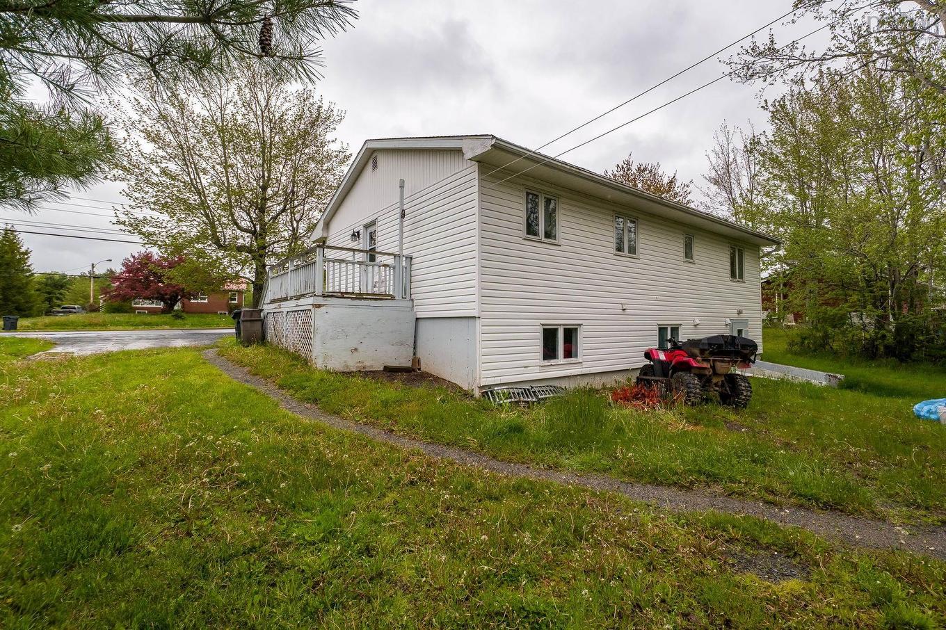1335 Highway 2, Lantz, NS