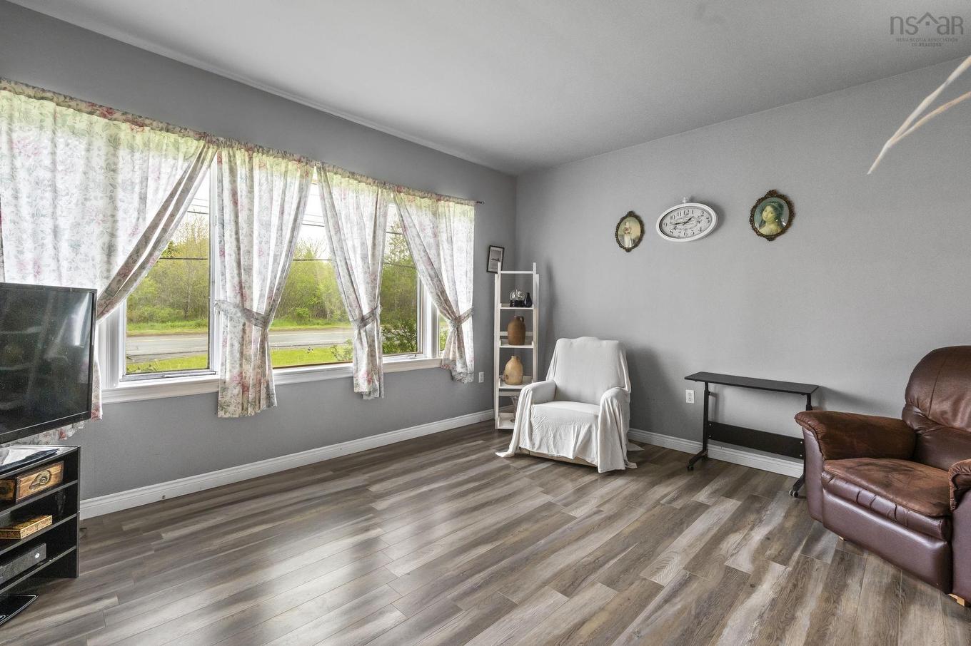 1335 Highway 2, Lantz, NS