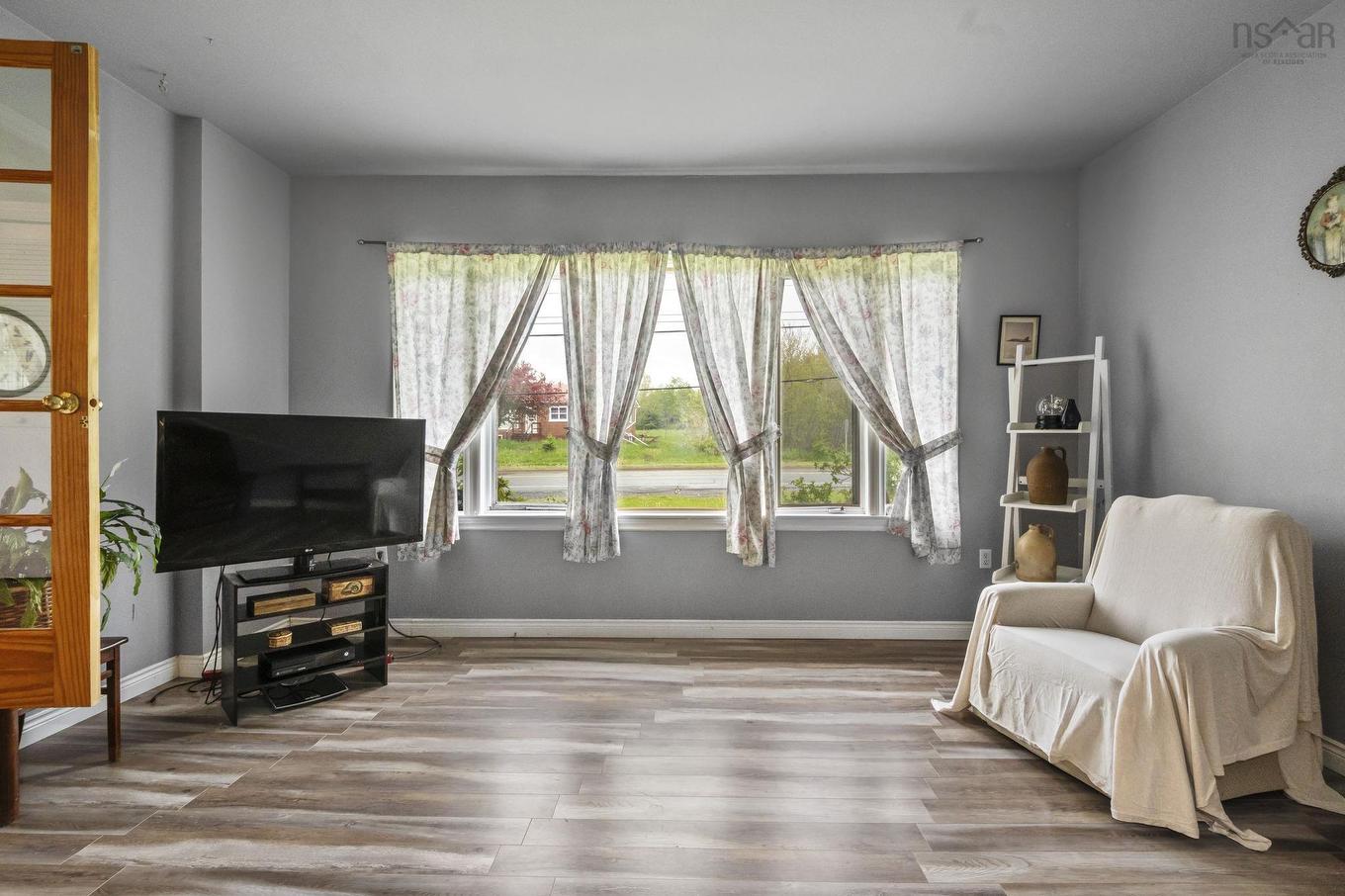 1335 Highway 2, Lantz, NS