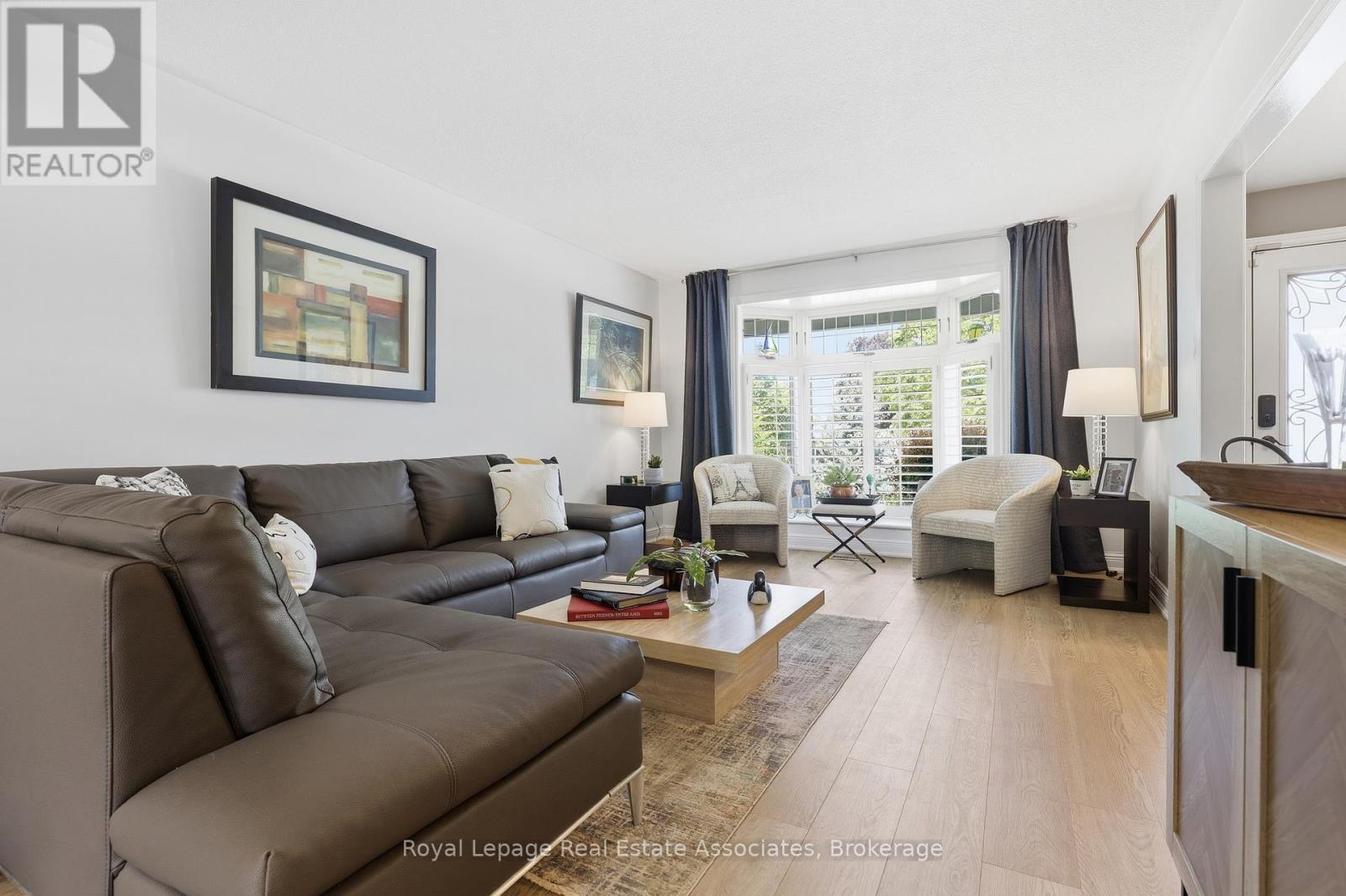 2580 Homelands Drive, Mississauga, ON - Indoor Photo Showing Dining Room