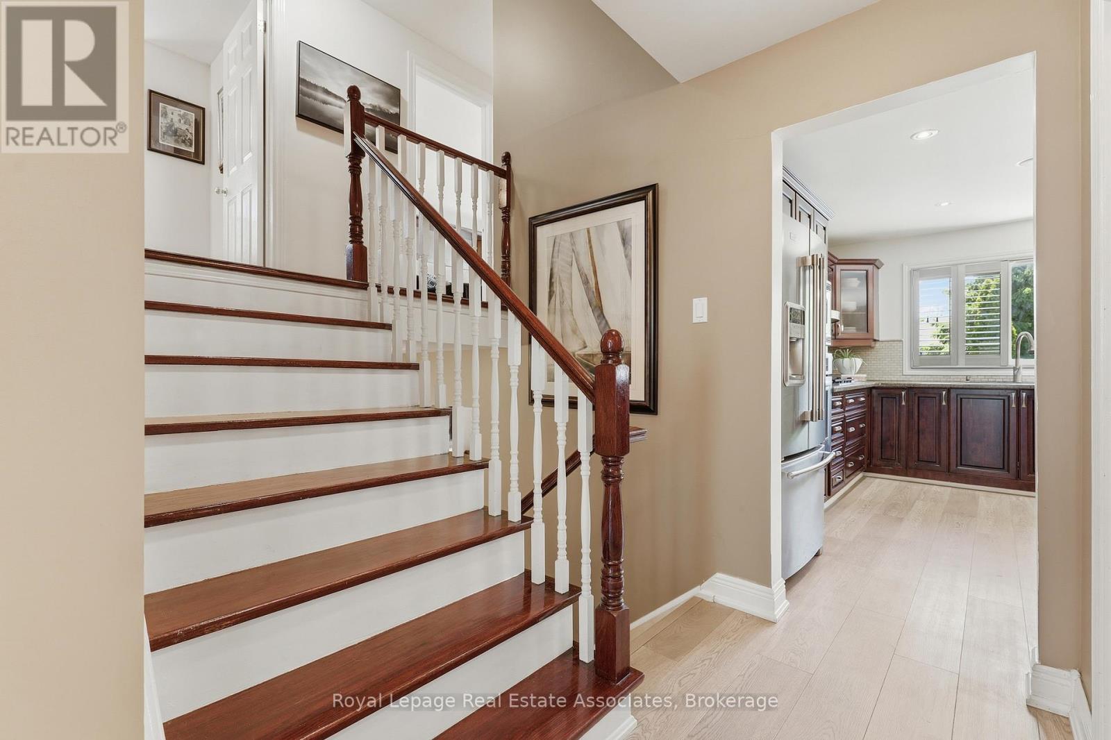 2580 Homelands Drive, Mississauga, ON - Indoor Photo Showing Bedroom