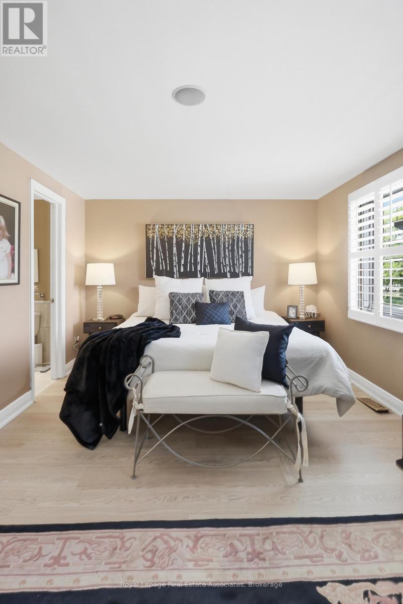 2580 Homelands Drive, Mississauga, ON - Indoor Photo Showing Bedroom