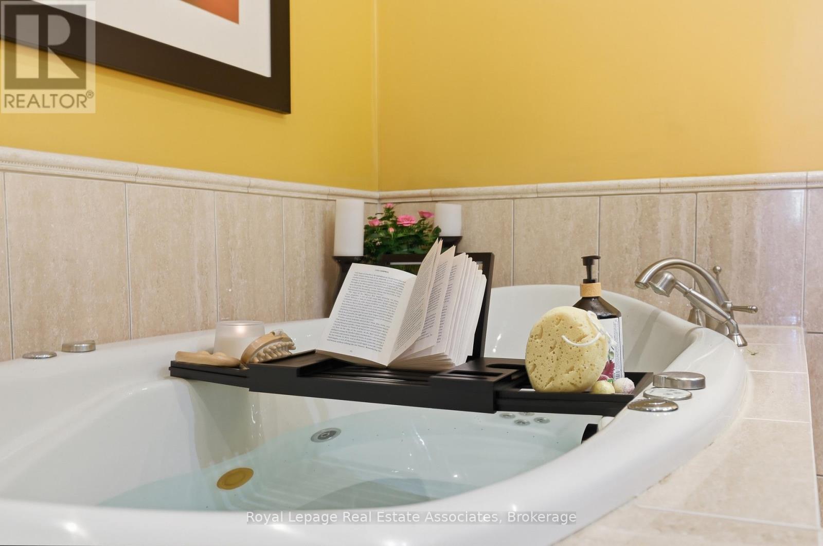 2580 Homelands Drive, Mississauga, ON - Indoor Photo Showing Bathroom