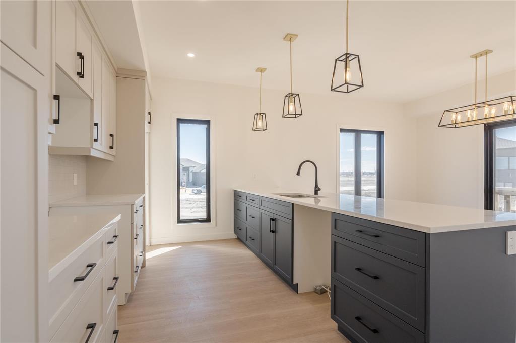5 Black Currant Crescent, Steinbach, MB - Indoor Photo Showing Kitchen