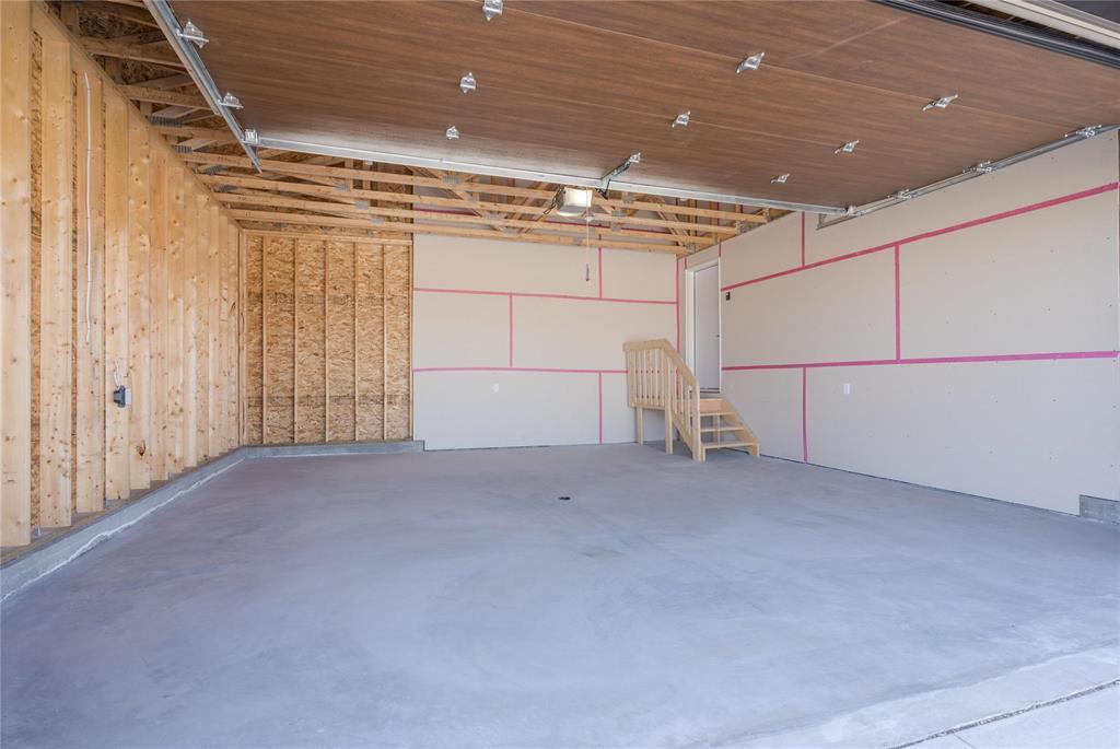 5 Black Currant Crescent, Steinbach, MB - Indoor Photo Showing Garage