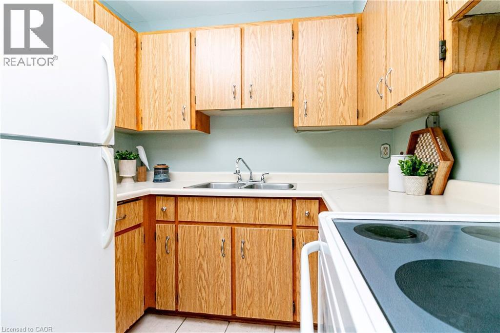 23 Main Street Unit# 405, Dundas, ON - Indoor Photo Showing Kitchen With Double Sink