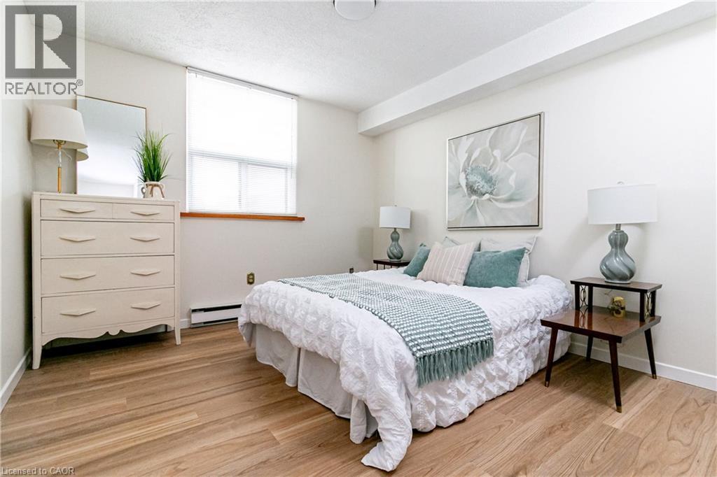 23 Main Street Unit# 405, Dundas, ON - Indoor Photo Showing Bedroom