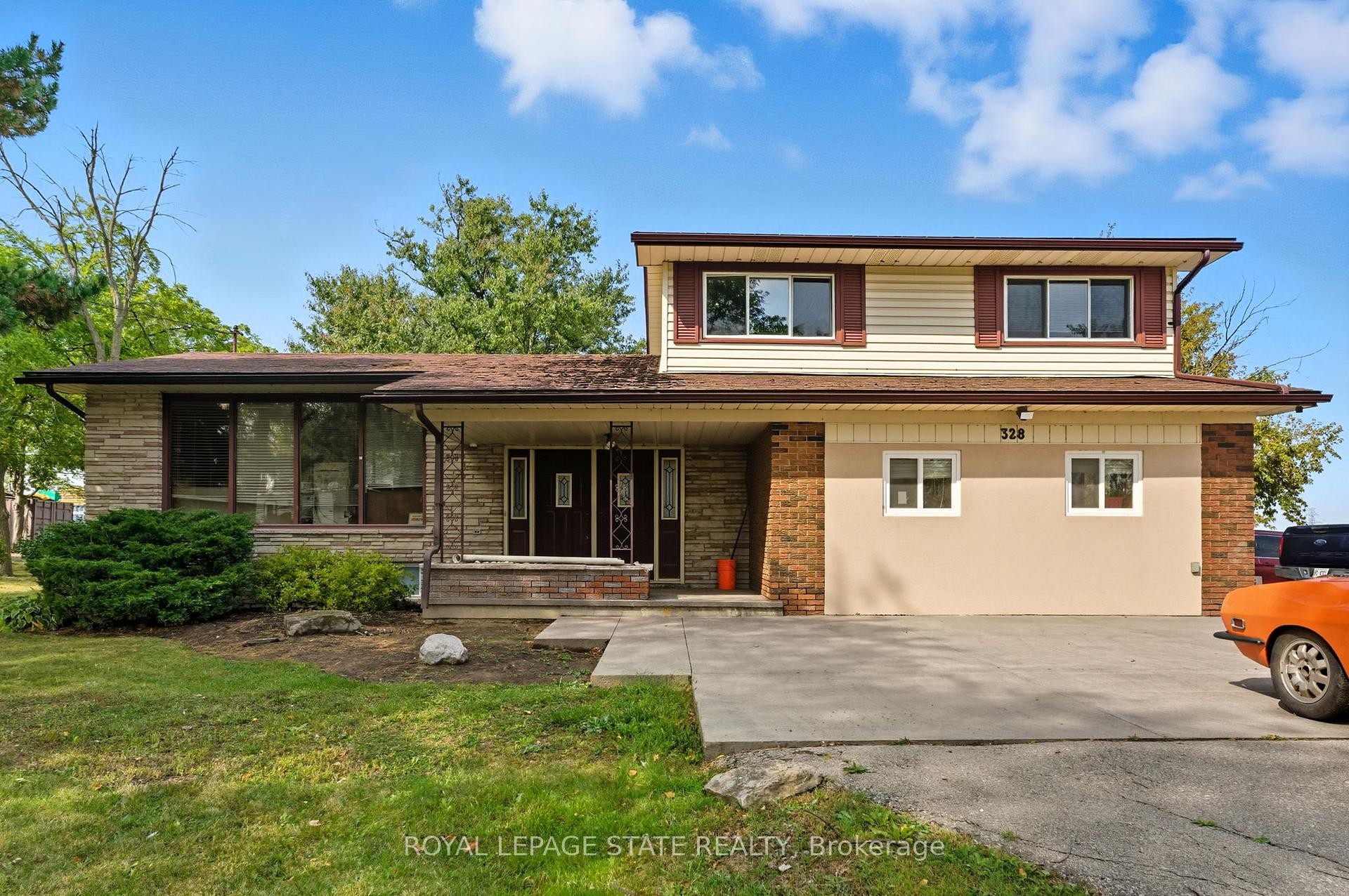 328 Trinity Church Road, Hamilton, ON