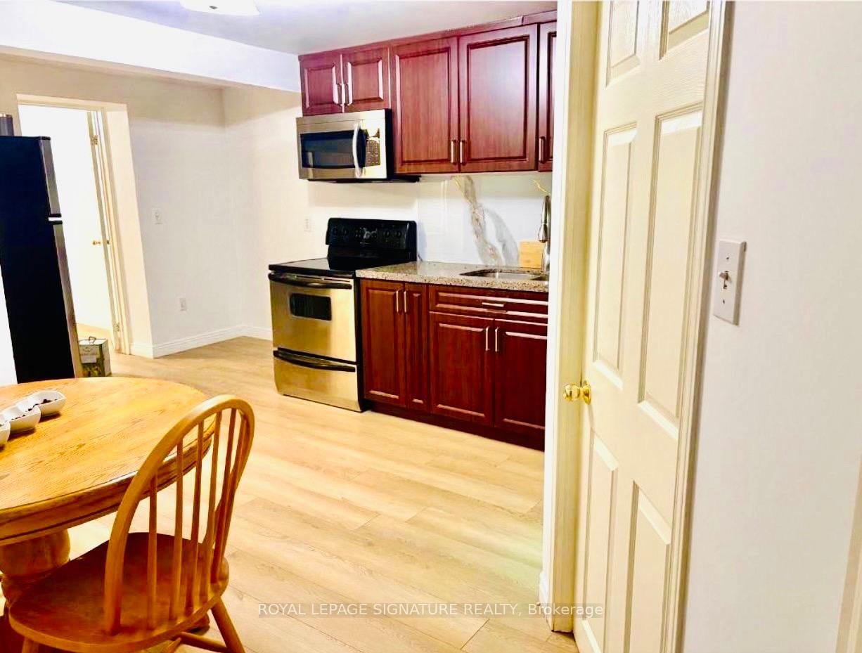 27 Dalbret Crescent, Toronto, ON - Indoor Photo Showing Kitchen
