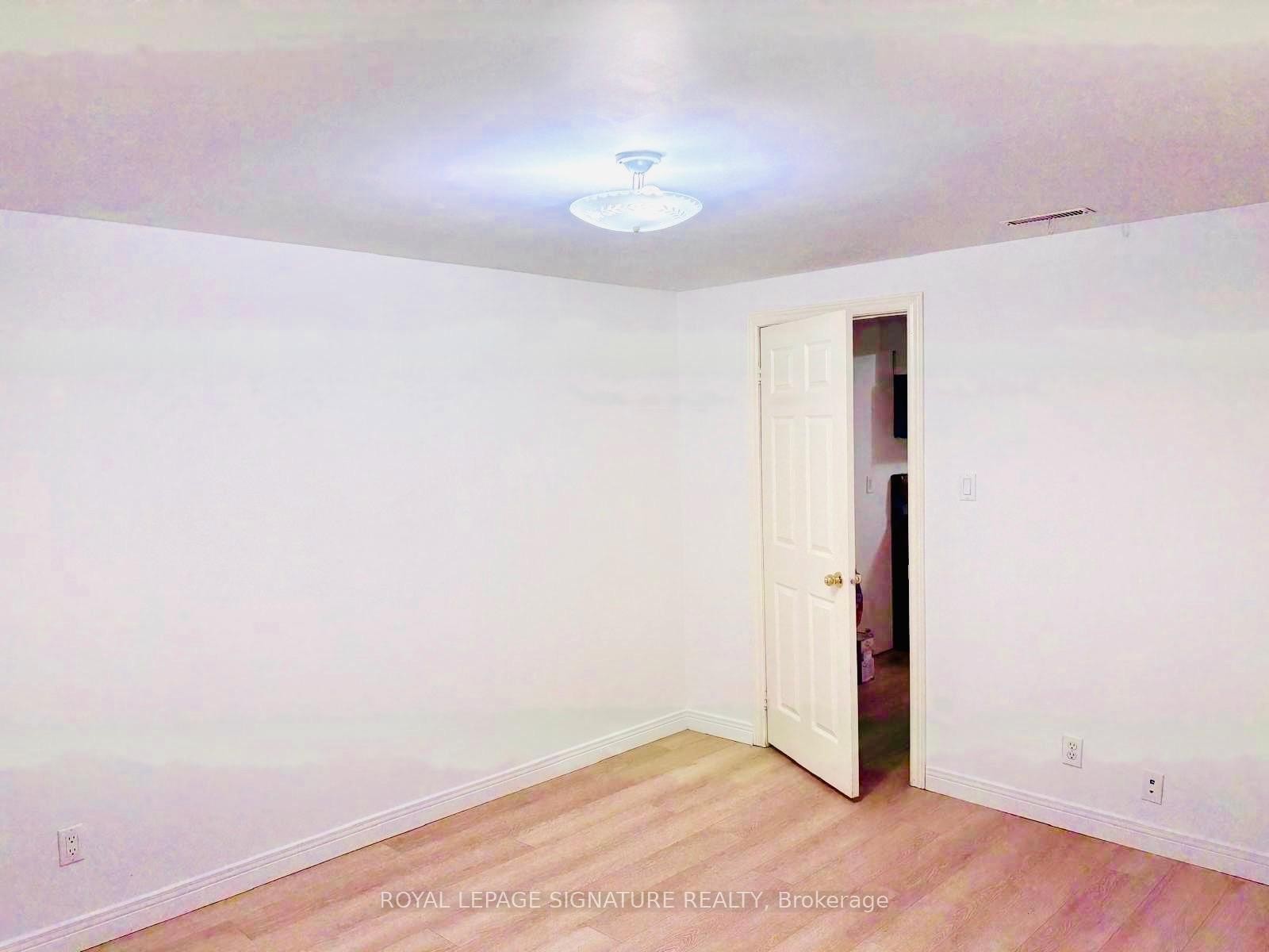 27 Dalbret Crescent, Toronto, ON - Indoor Photo Showing Other Room