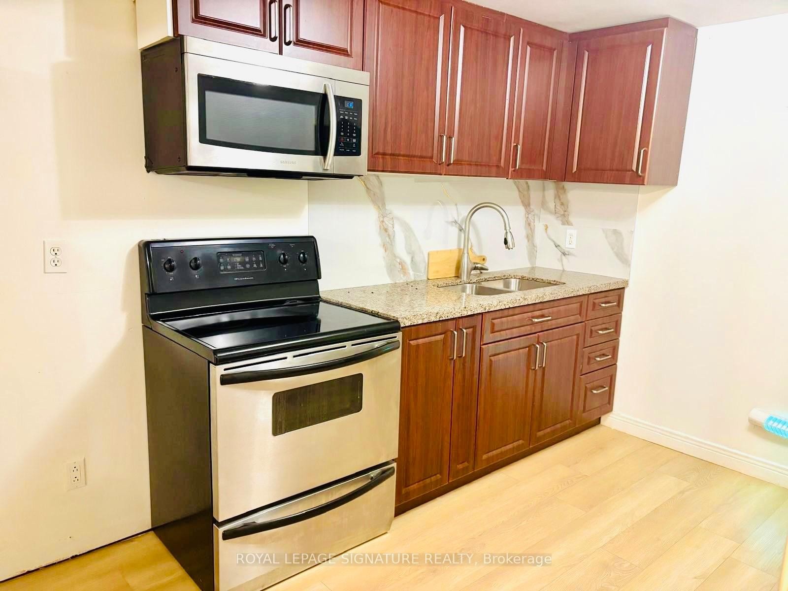27 Dalbret Crescent, Toronto, ON - Indoor Photo Showing Kitchen With Double Sink
