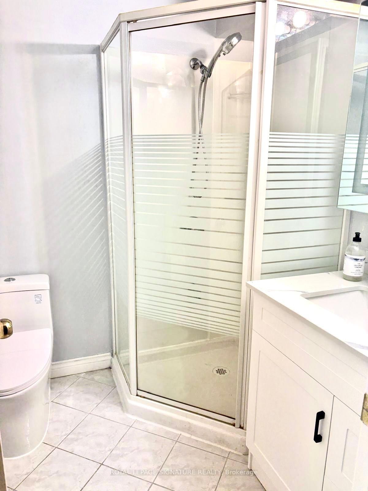 27 Dalbret Crescent, Toronto, ON - Indoor Photo Showing Bathroom