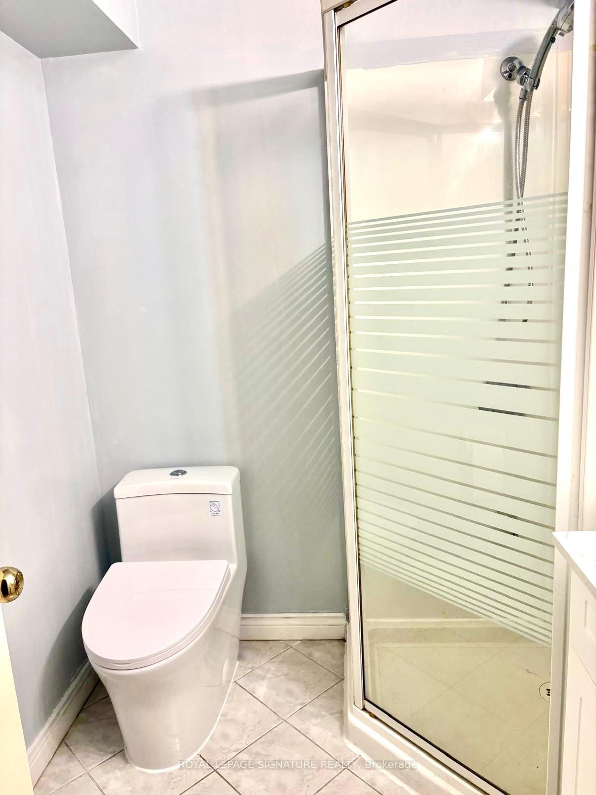 27 Dalbret Crescent, Toronto, ON - Indoor Photo Showing Bathroom