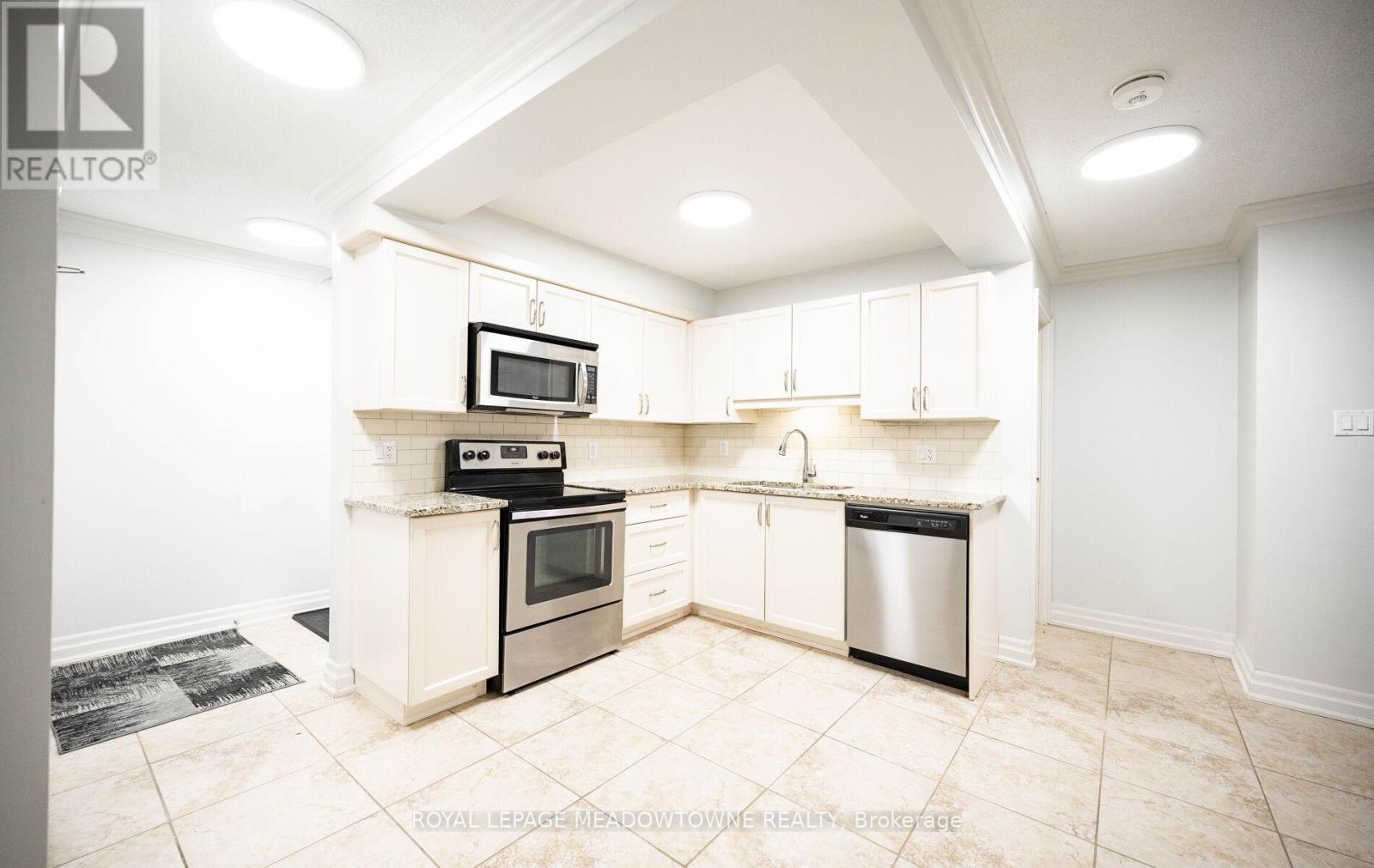 Modern Kitchen - 302 - 55 Yarmouth Street, Guelph, ON