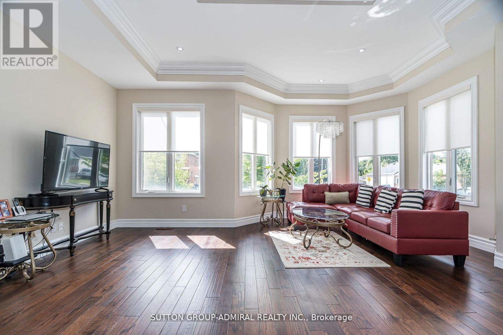 24 Ranee Avenue, Toronto, ON - Indoor Photo Showing Living Room