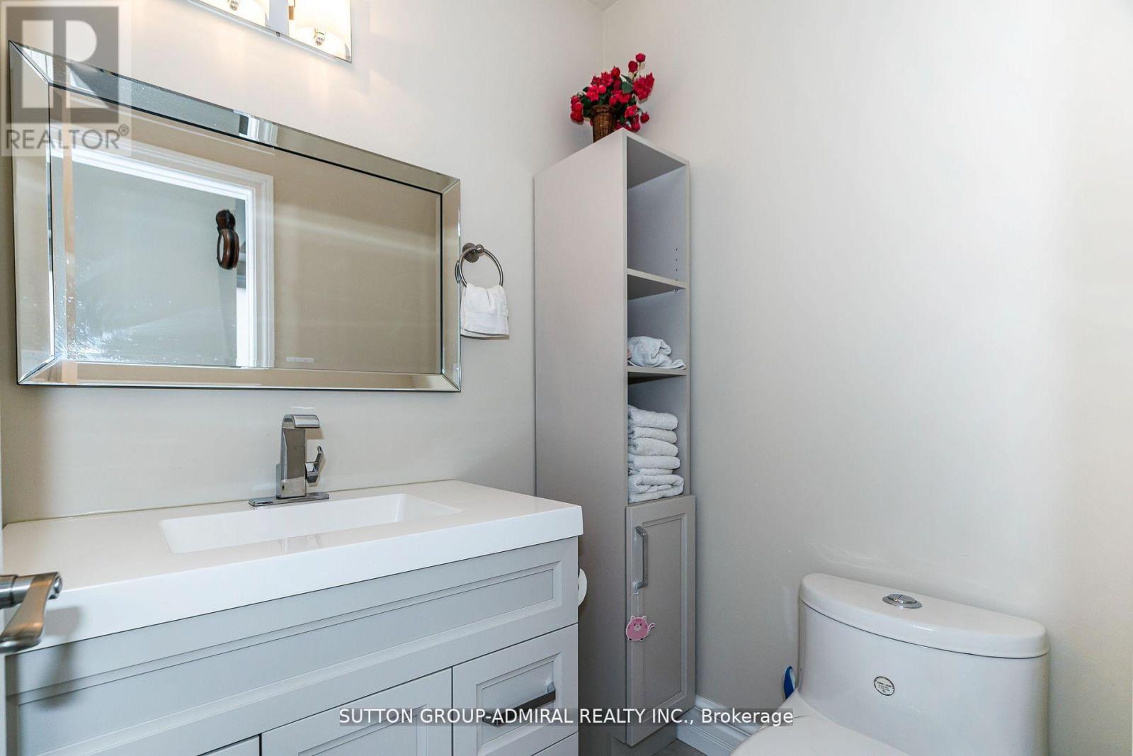 24 Ranee Avenue, Toronto, ON - Indoor Photo Showing Bathroom