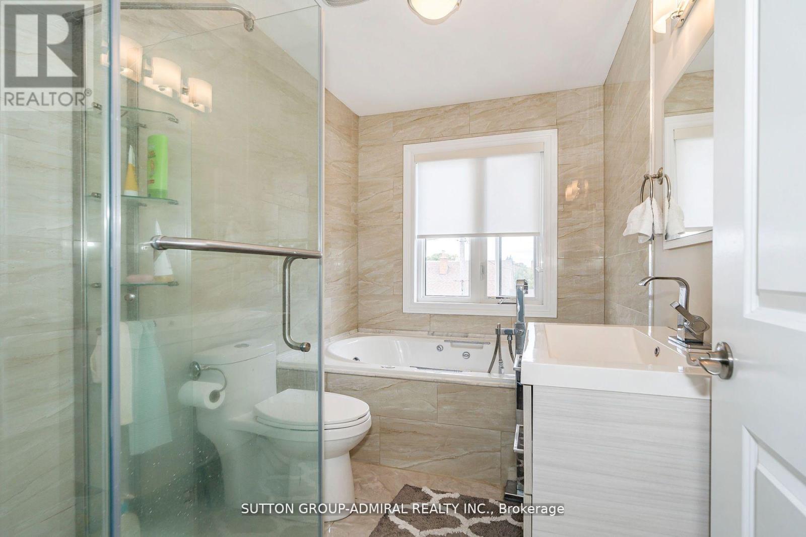 24 Ranee Avenue, Toronto, ON - Indoor Photo Showing Bathroom
