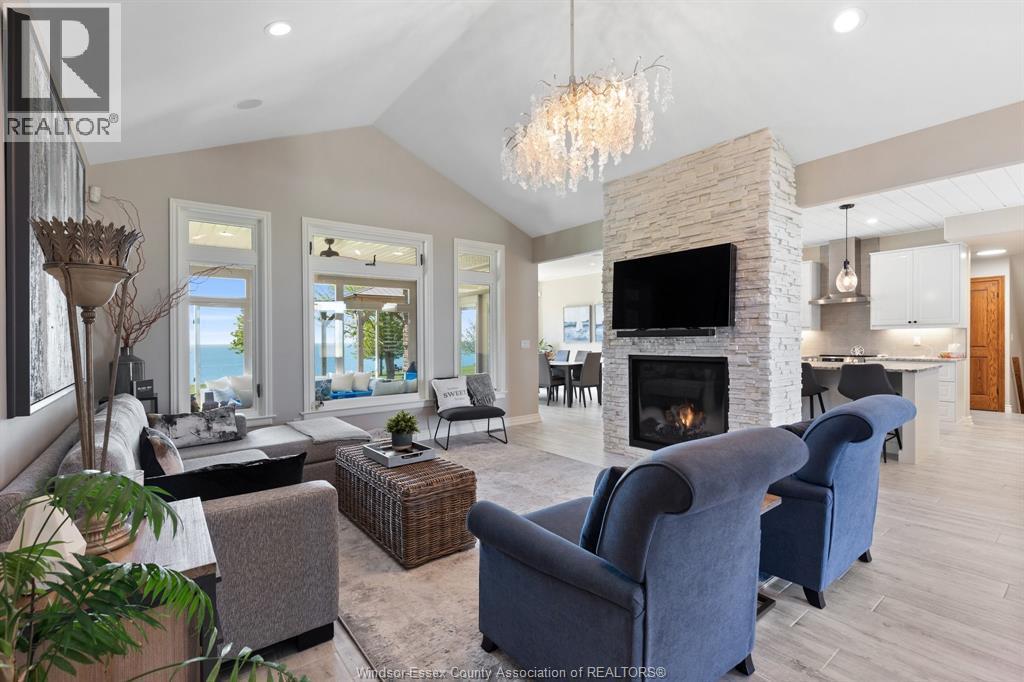 6576 Talbot Trail, Merlin, ON - Indoor Photo Showing Living Room With Fireplace