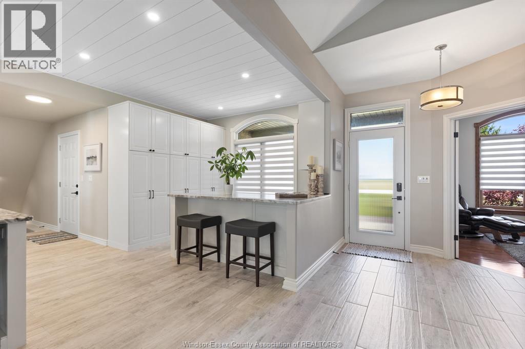 6576 Talbot Trail, Merlin, ON - Indoor Photo Showing Kitchen With Upgraded Kitchen