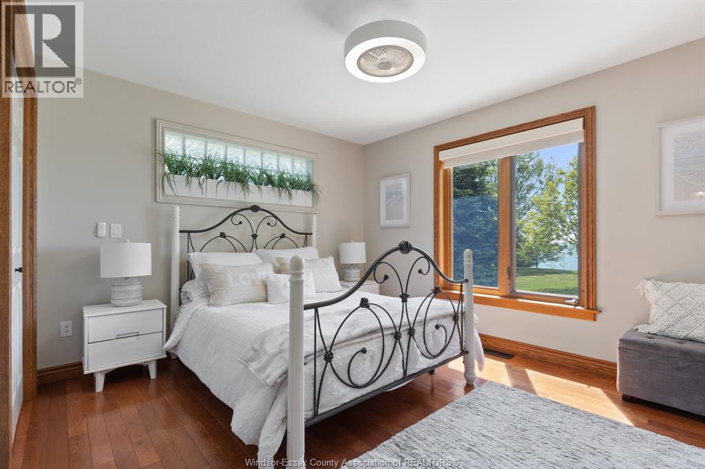 6576 Talbot Trail, Merlin, ON - Indoor Photo Showing Bedroom