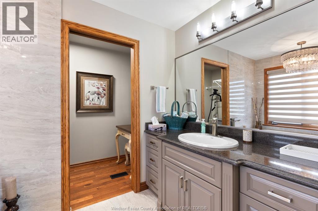 6576 Talbot Trail, Merlin, ON - Indoor Photo Showing Bathroom