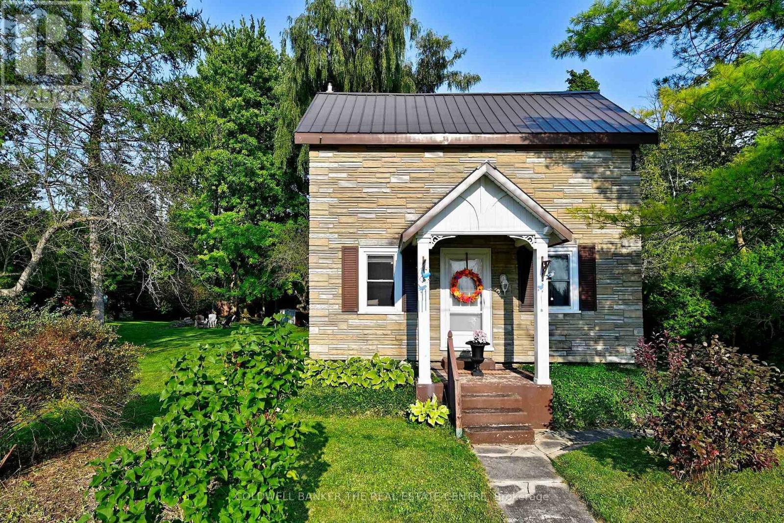 Quaint front porch welcomes you to 20805 Brock Rd - 20805 Brock Road, Brock, ON - Outdoor